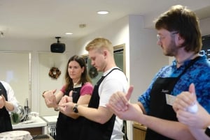 Shibuya Tokyo: Onigiri & Tamagoyaki Cooking Class