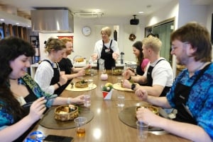 Shibuya Tokyo: Onigiri & Tamagoyaki Cooking Class