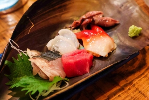 Tour gastronómico y de bebidas por los izakaya de Shinjuku