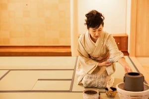 Tea ceremony experience in Japanese-style room 60min