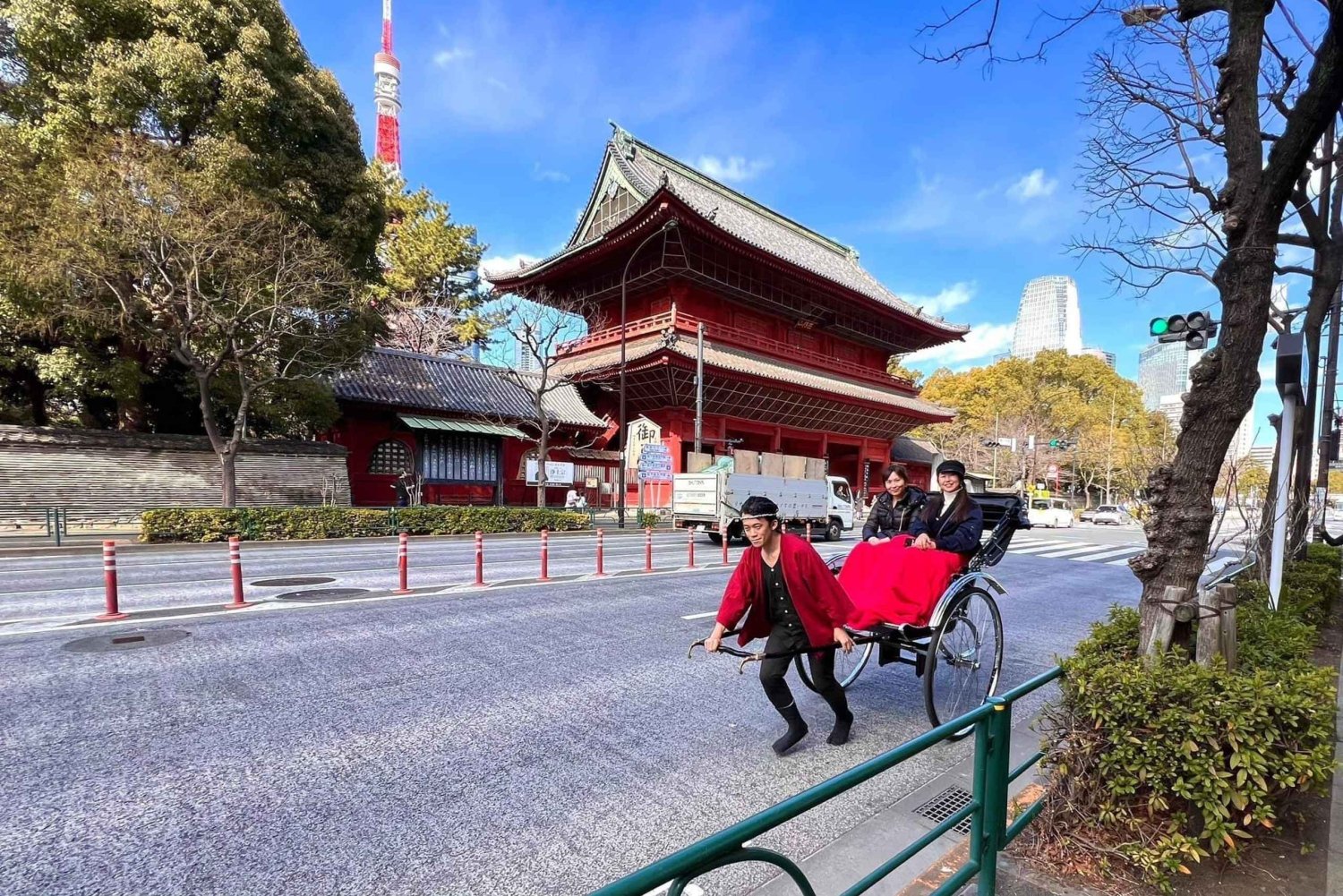 Tokyo: 1-hour Tokyo Tower Scenic Rickshaw Adventure