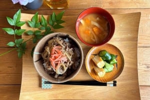 Tokion 6 tunnin yksityinen opastettu kierros ja gyudon-ruoanlaittokokemus