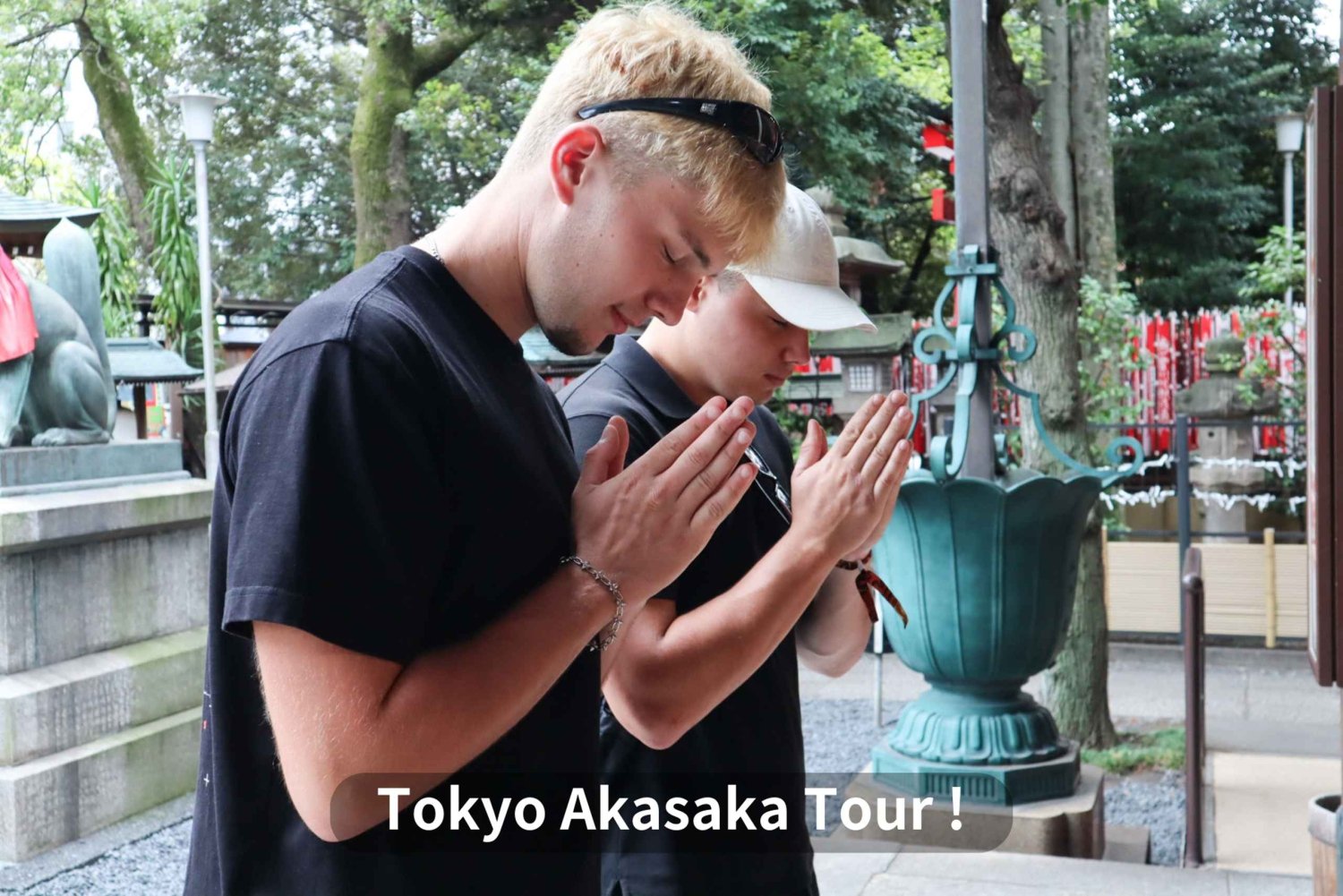 Tokyo: Akasaka Walking Tour with Temple Visit