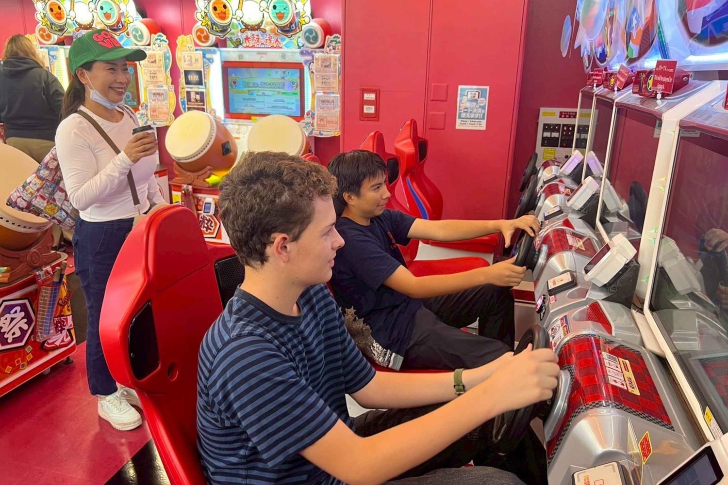 東京：秋葉原文化散策＆マンガ描画教室（3.5時間）