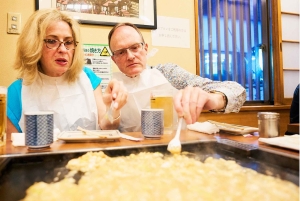 Tokio: Geführte Foodtour in Asakusa mit 12 Gerichten & 3 Getränken