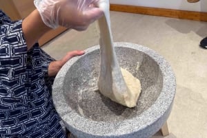 Tokyo Asakusa: Mochi Pounding and Tasting Experience