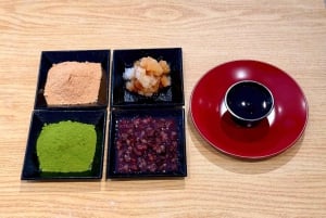 Tokyo Asakusa: Mochi Pounding and Tasting Experience