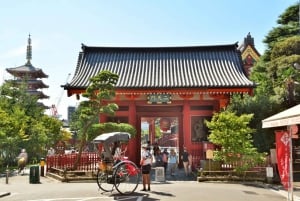 Tokyo: Asakusa Sightseeing Tour by Rickshaw