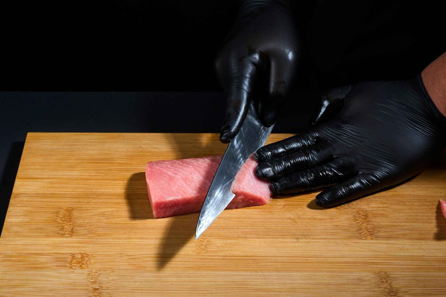 東京・浅草：新鮮なシーフードを使った回転寿司体験をお楽しみください