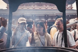 Tokio: Rundgang durch den Asakusa-Tempel und -Schrein mit ortskundigem Guide