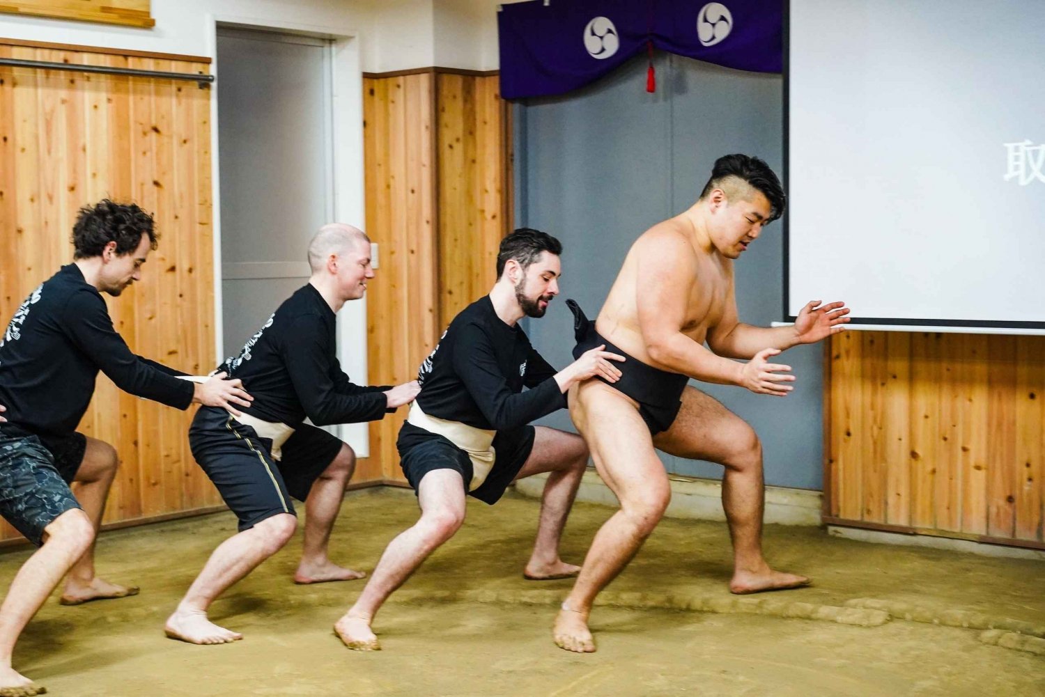 Tokio: Autentyczne doświadczenie zapaśnicze sumo z lunchem