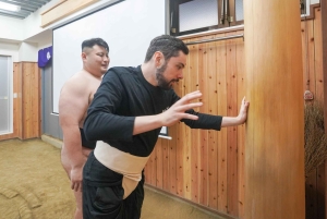 Tokyo: Autentisk sumobryting med lunsj