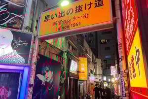 Tokyo Bar Hopping in Shinjuku (All-You-Can-Drink & Dinner)