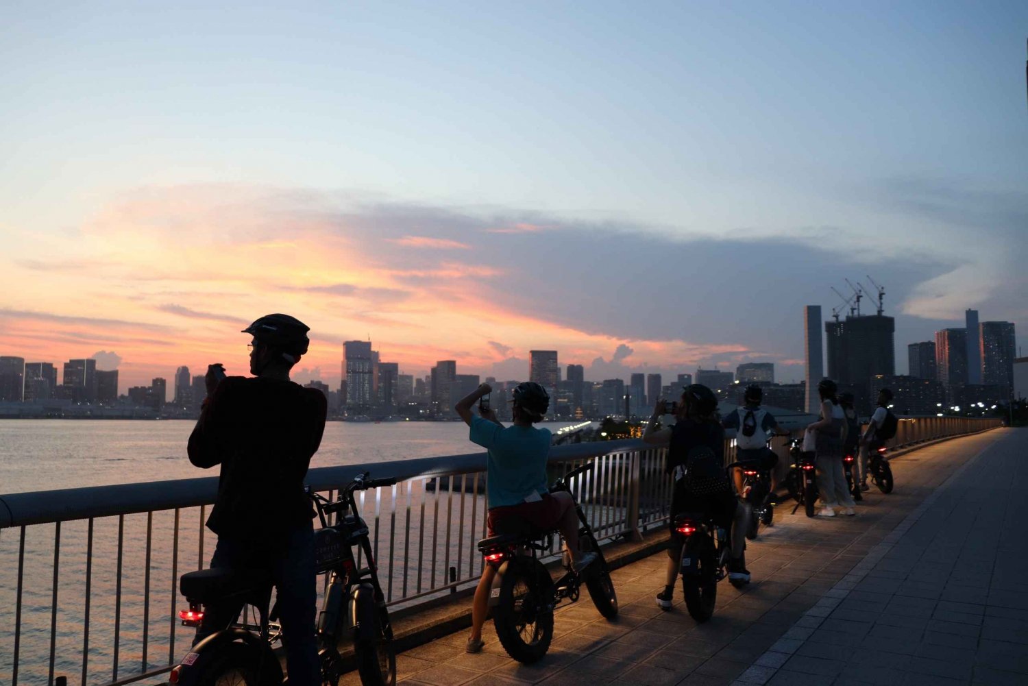 Tokyo Bay Area: Solnedgang og nattutsikt 3 timer guidet sykkeltur på elsykkel