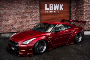 Tokio Drift: GT-R Car Club R35 Liberty Walk Daikoku Treffen