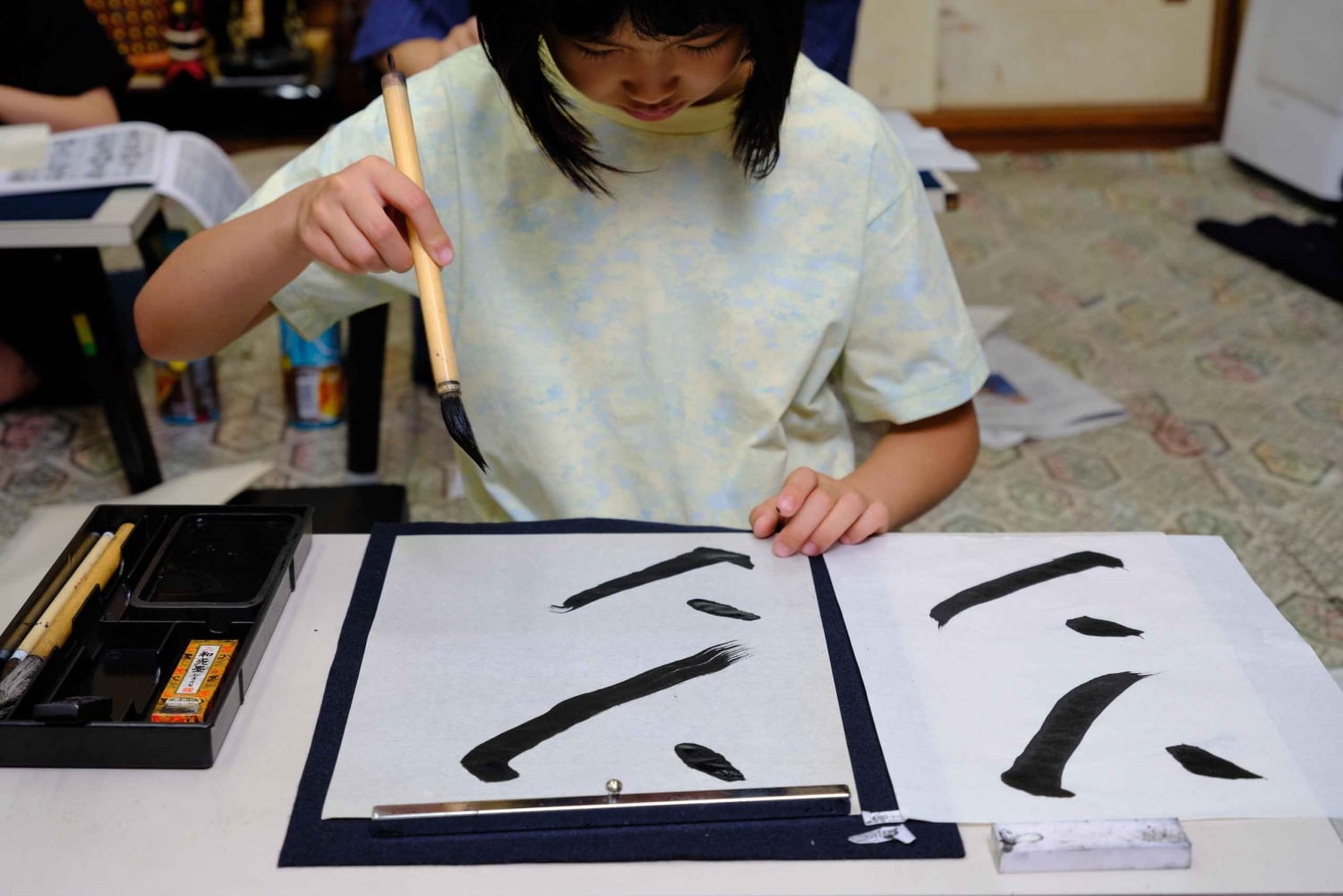 Tokio: Kalligraphie-Erlebnis mit Kimono oder Samue