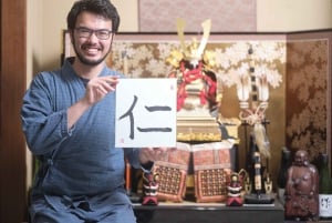 Tokio: Kalligraphie-Erlebnis mit Kimono oder Samue