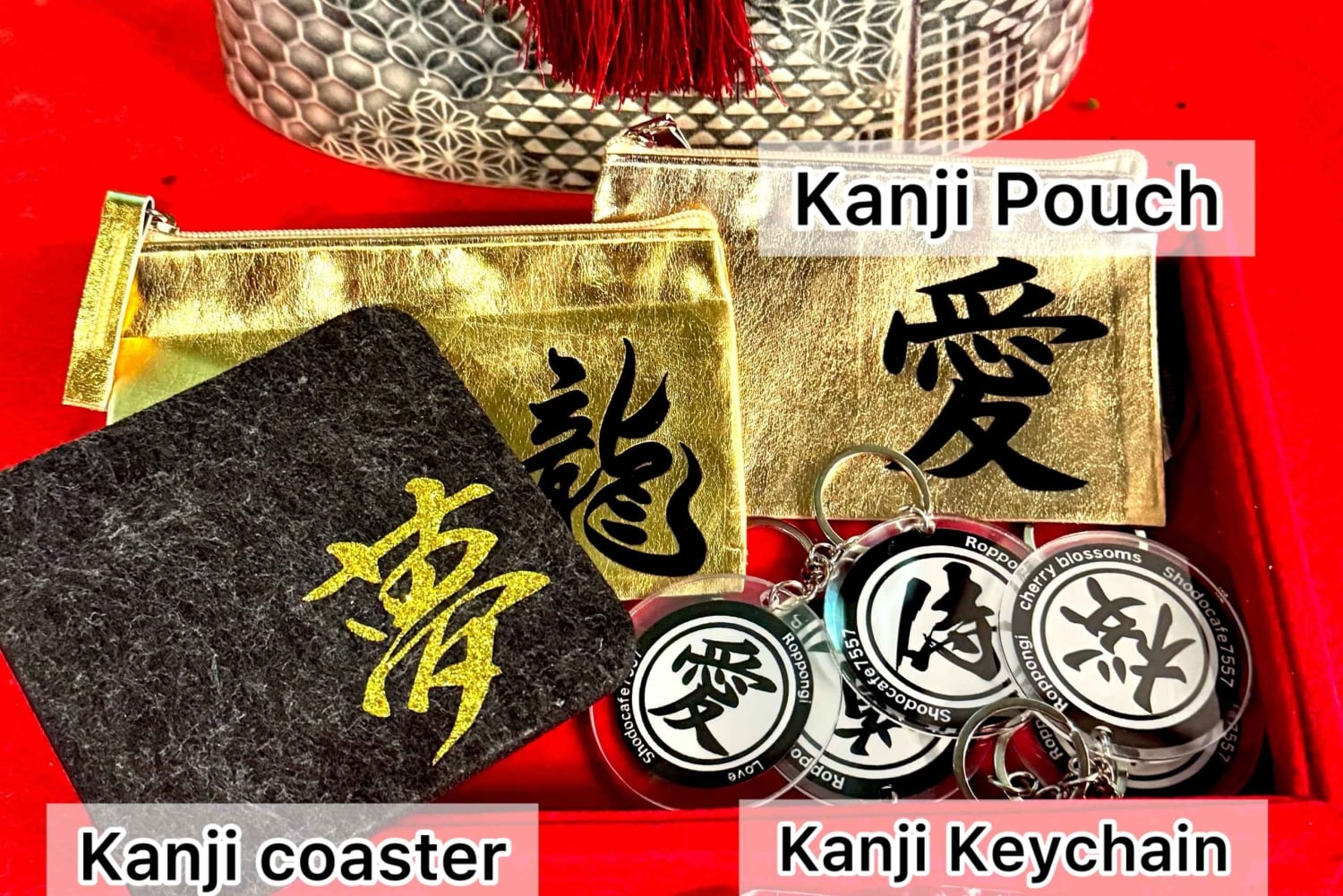 Tokyo: Kalligrafi på kanji-fläkt och rulle med dryck