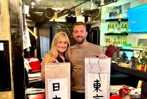 Tokyo: Kalligrafi på kanji-fläkt och rulle med dryck