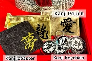 Tokyo: Kalligrafi på kanji-fläkt och rulle med dryck