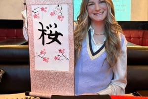 Tokyo: Kalligrafi på kanji-fläkt och rulle med dryck