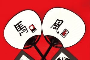 Tokyo: Kalligrafi på kanji-fläkt och rulle med dryck