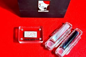 Tokyo: Kalligrafi på kanji-fläkt och rulle med dryck