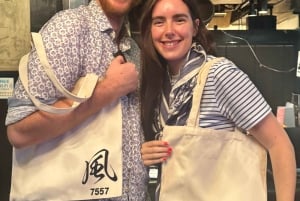 Tokyo: Kalligrafi på kanji-fläkt och rulle med dryck