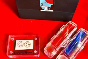 Tokyo: Kalligrafi på kanji-fläkt och rulle med dryck