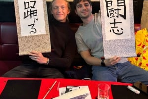 Tokyo: Kalligrafi på kanji-fläkt och rulle med dryck