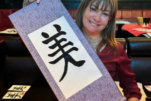 Tokyo: Kalligrafi på kanji-fläkt och rulle med dryck