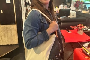 Tokyo: Kalligrafi på kanji-fläkt och rulle med dryck