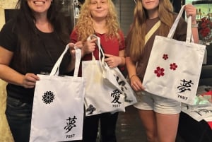 Tokyo: Kalligrafi på kanji-fläkt och rulle med dryck