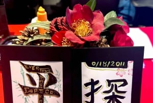 Tokyo: Kalligrafi på kanji-fläkt och rulle med dryck