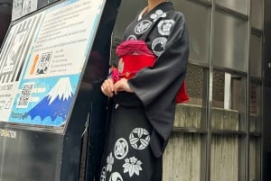 Tokyo: Kalligrafi på kanji-fläkt och rulle med dryck