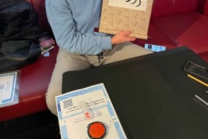 Tokyo: Kalligrafi på kanji-fläkt och rulle med dryck