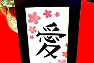 Tokyo: Kalligrafi på kanji-fläkt och rulle med dryck