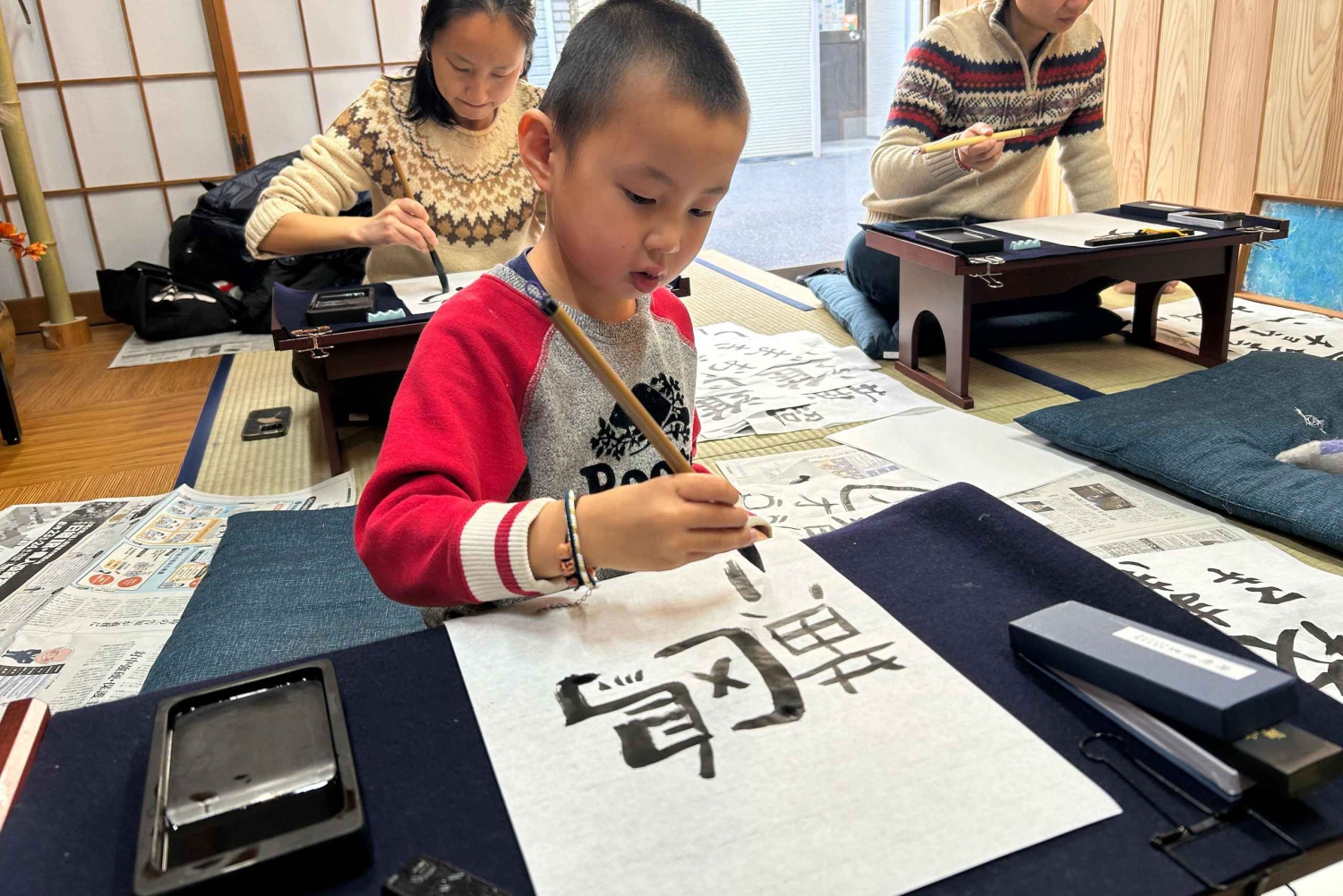 Токио: Мастерская каллиграфии и создание оригинальных футболок