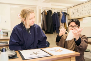 Токио: Мастерская каллиграфии и создание оригинальных футболок