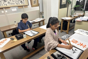 Токио: Мастерская каллиграфии и создание оригинальных футболок