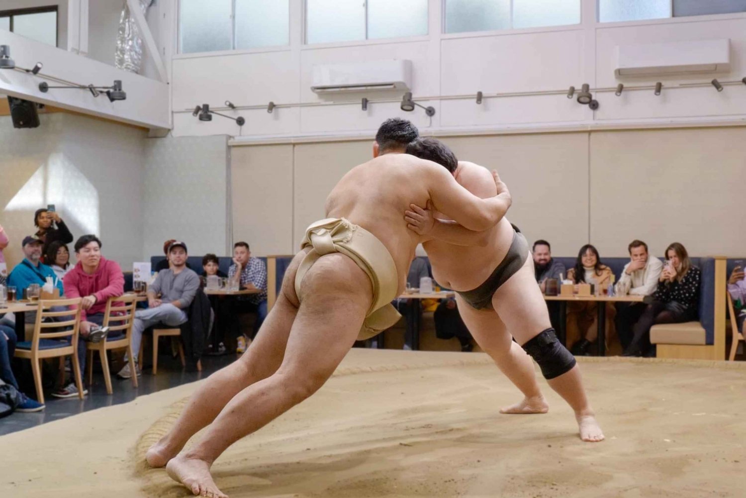 Tokyo : Défiez les lutteurs Sumo et dégustez un repas