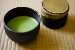 Tóquio: aula de fabricação de pauzinhos com matcha