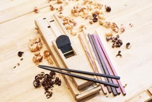 Tokio: Taller de fabricación de palillos con un artesano