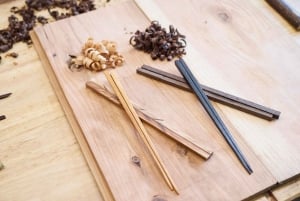 Tokio: Taller de fabricación de palillos con un artesano