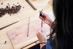Tokio: Taller de fabricación de palillos con un artesano