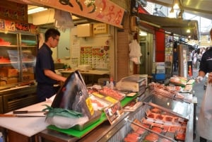 Tokyo: Classic Tsukiji Food Tour