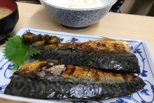 Tokyo: Classic Tsukiji Food Tour