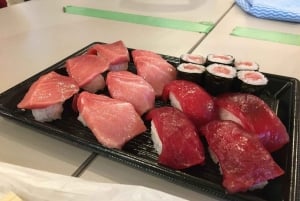 Tokyo: Classic Tsukiji Food Tour