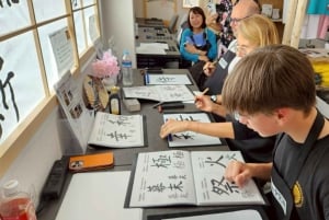 Tokyo : calligraphie et fabrication de votre éventail pliant original à Asakusa