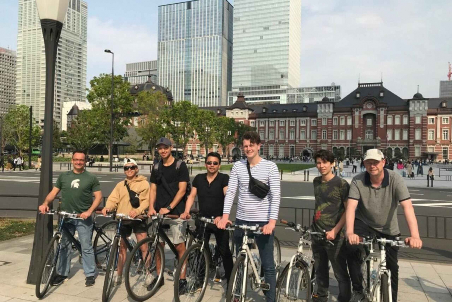 Tokyo: Hidden Gems Guided Bike Tour with Lunch